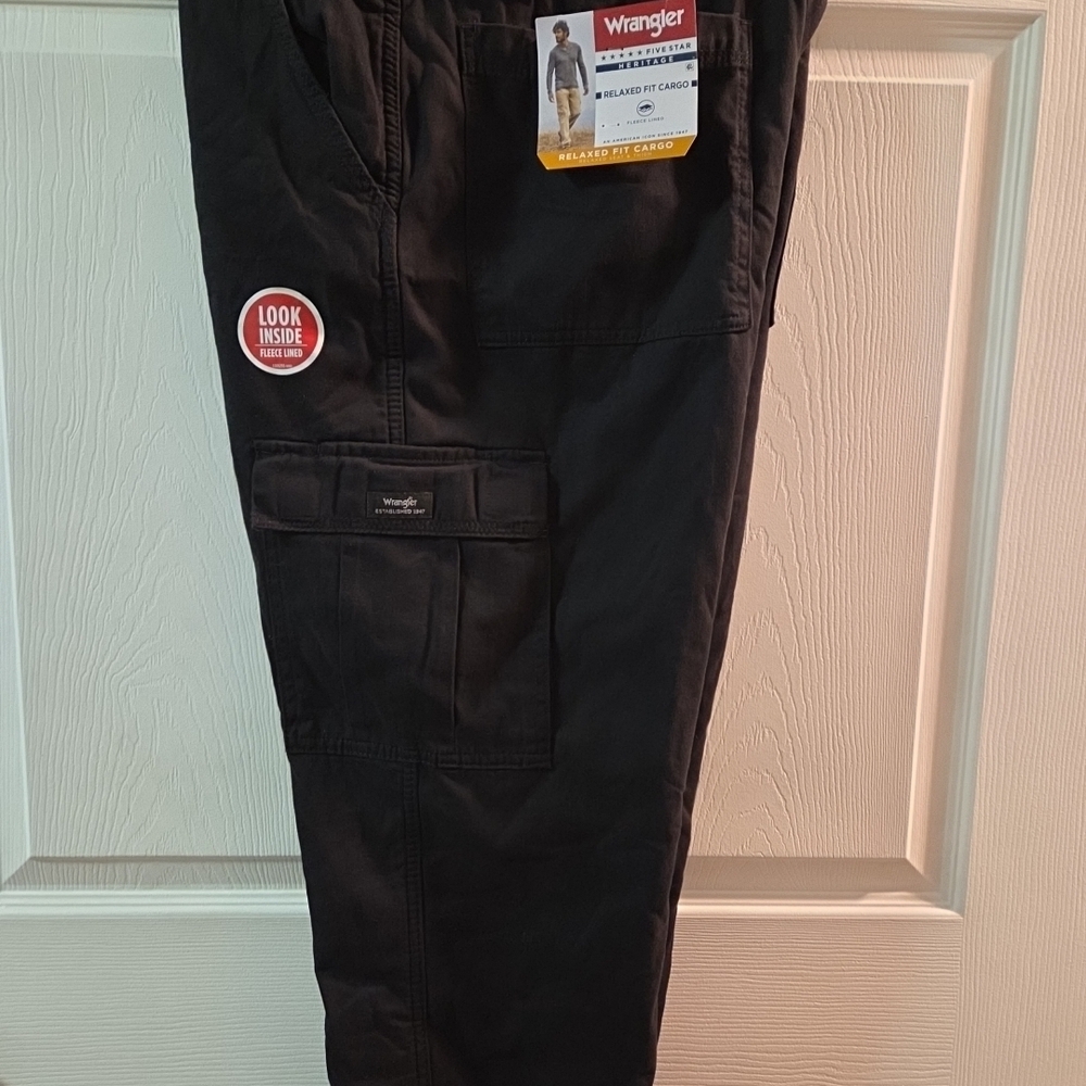 Wrangler Black Cargo Fleece Lined Pants Size 36x30